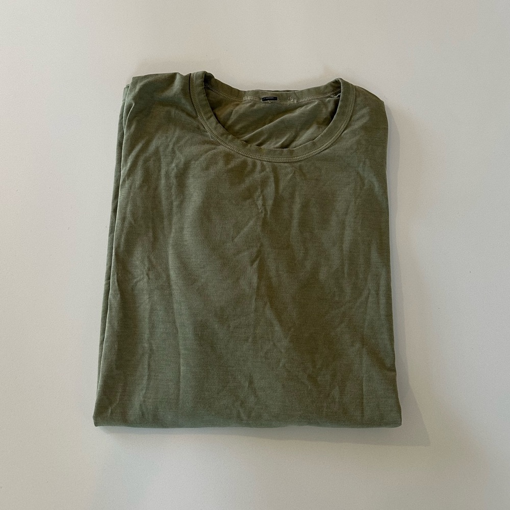 Lululemon Men’s Metal Vent Tech Short Sleeve Shirt Size Extra Small Olive Green